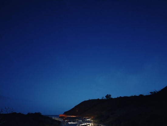 とても素敵な通路。この横を上陸後のペンギンが歩きます。