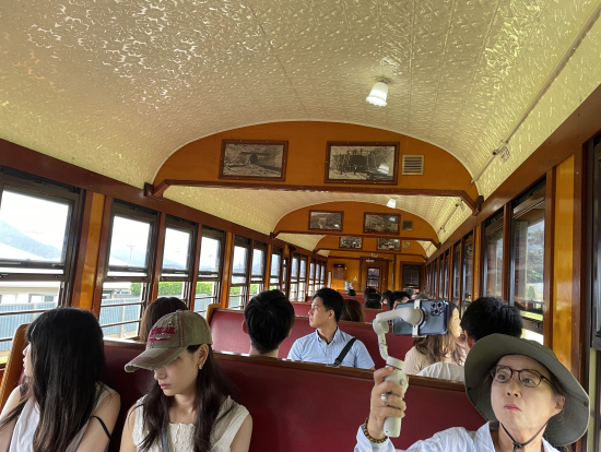 キュランダ鉄道の車内