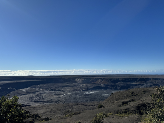 様々なクレーター跡を何ヶ所も巡ります