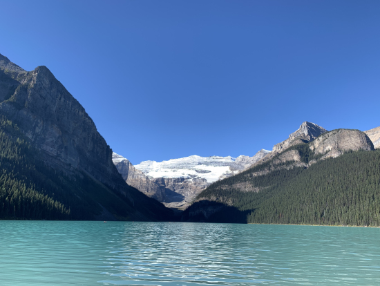 レイク・ルイーズ:着いてすぐの場所から少し歩くと人が少なくゆっくり写真が撮れます