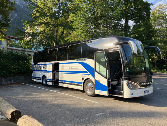 移動に利用した大型バス