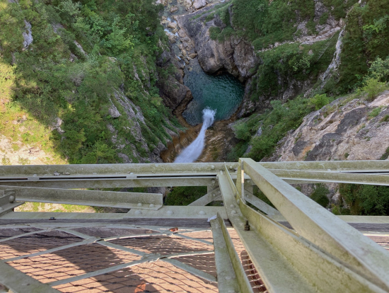 マリエン橋上から下を覗く
