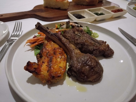 メインの肉料理(鳥・羊・牛)