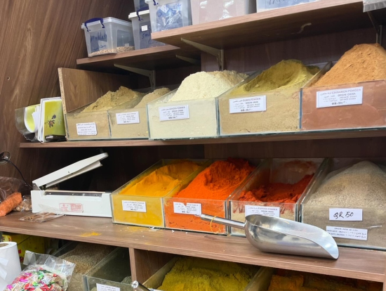 市場のスパイス売り場