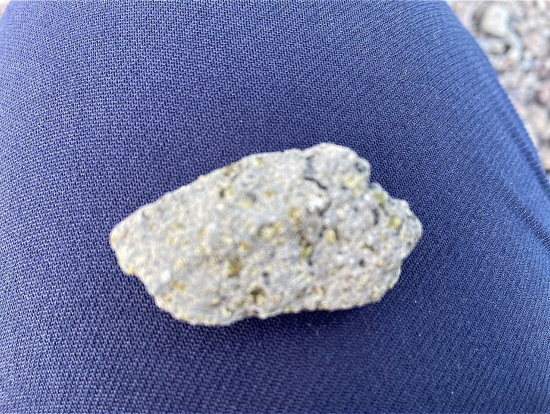 溶岩の中の宝石キラリ