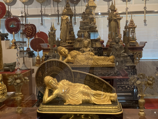 ワット・パークナム 白い大仏塔内博物館