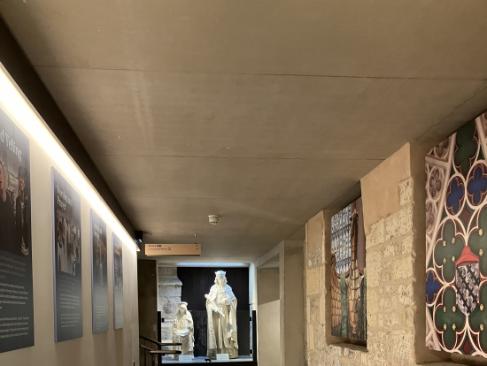 大聖堂地下にある博物館