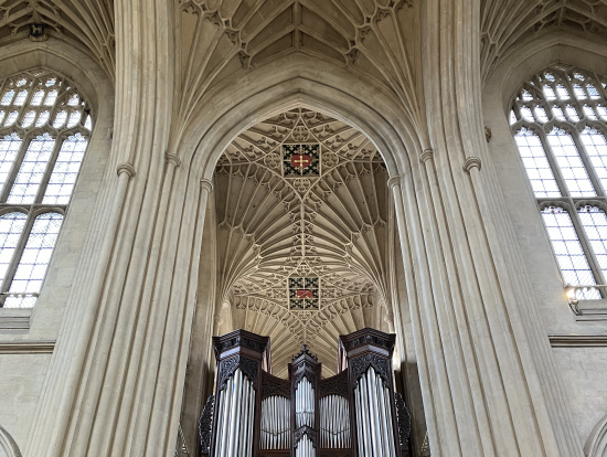 大聖堂のパイプオルガン