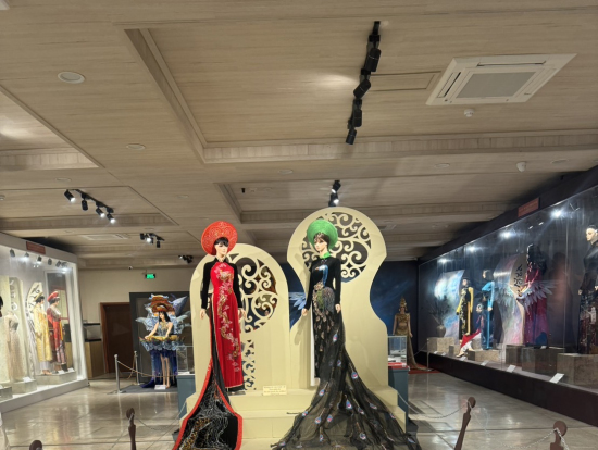 南部女性博物館内のアオザイ展示