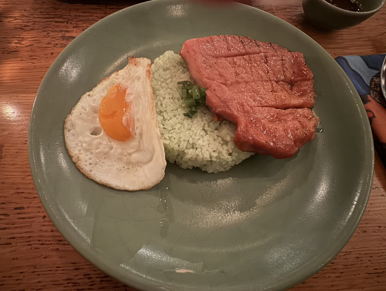 コースのメイン料理コムタム