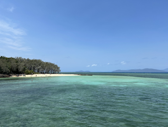奥に見えるのはビーチエリア