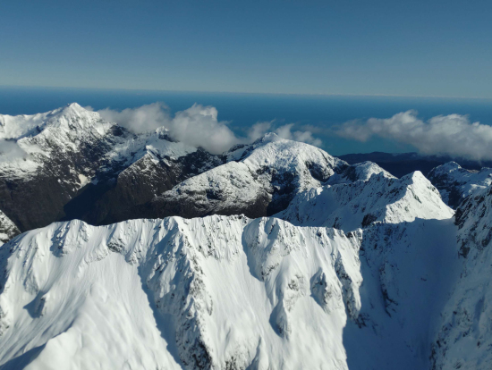飛行中に見えた雪山