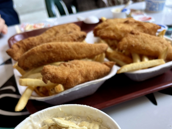 Ivar's クラムチャウダー、フィッシュ&チップス