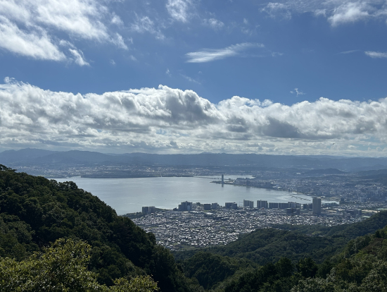 展望台から琵琶湖をのぞむ