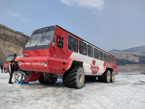 氷河の上は強風でした!