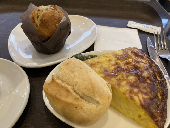 美術館内のおしゃれな ”カフェ・プラド”