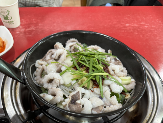 昼ごはん　タコちゃん　この後赤く変身　お腹の中へ