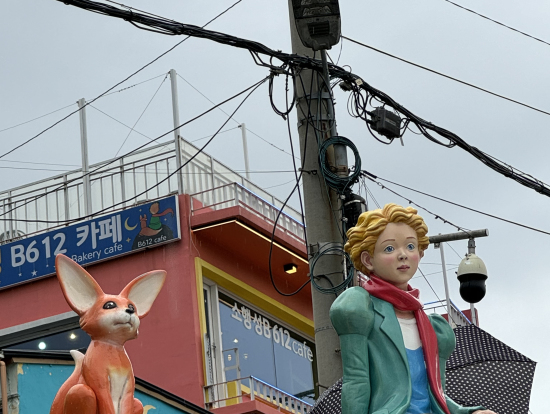 王子さまとお付さん　正面はこんなお顔