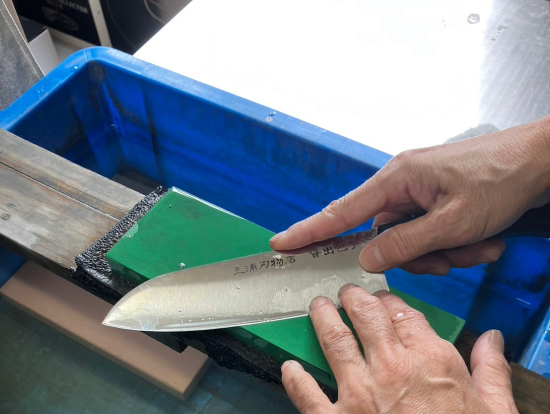 研ぎ石との角度と、包丁の角度を一定に！！