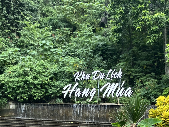 ムア洞窟はスニーカー推奨