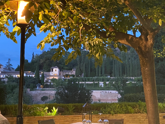 パラドール食事場所