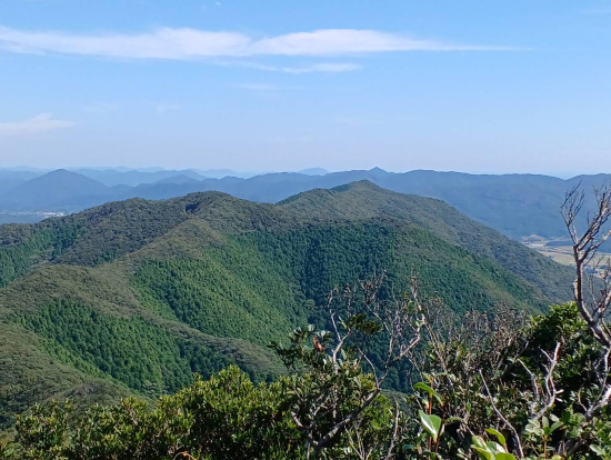 父ケ岳山頂にて、七ツ岳方面