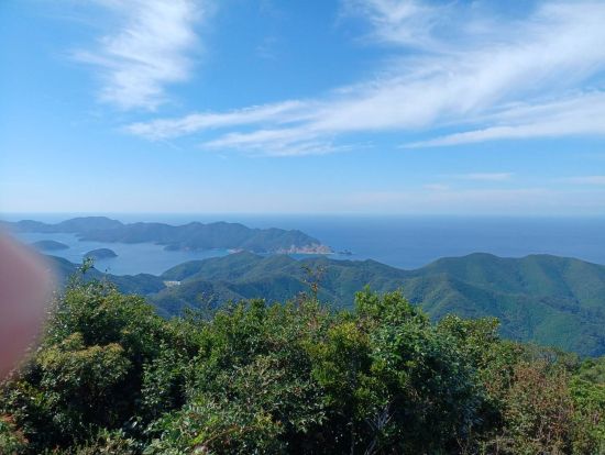 父ケ岳山頂から、島山島方面を臨む