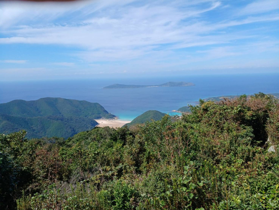 父ケ岳山頂から、頓泊ビーチ方面を臨む