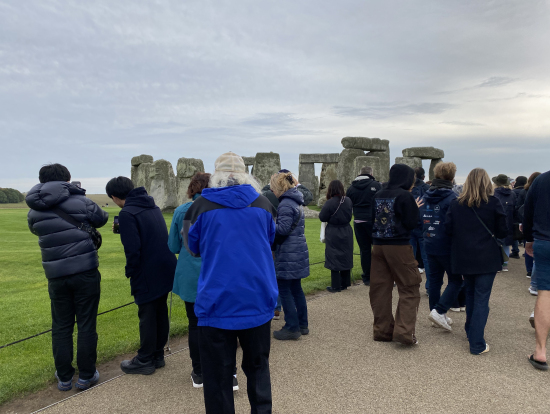ストーンヘンジって意外と小さい、と感じたショット