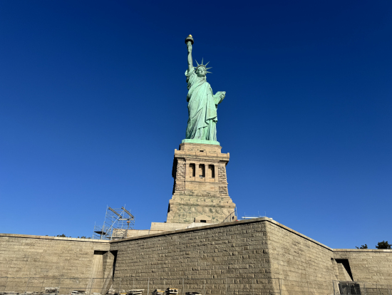間近で自由の女神