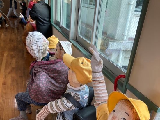 不気味なかかしたち