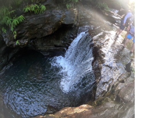 キャニオニングここから飛び込みます。