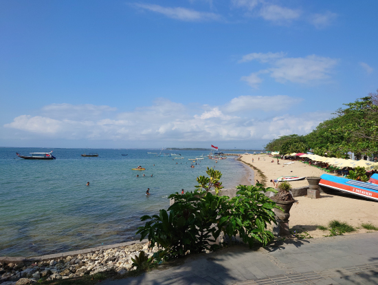 サヌールビーチ