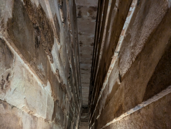 クフ王のピラミッド内部(坑道)の様子です