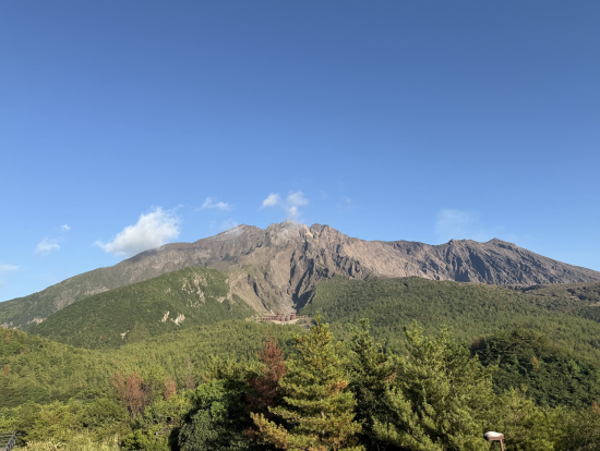 好天にめぐまれた桜島