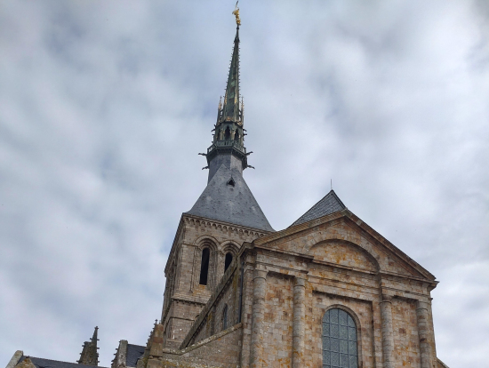 天辺には聖ミカエル