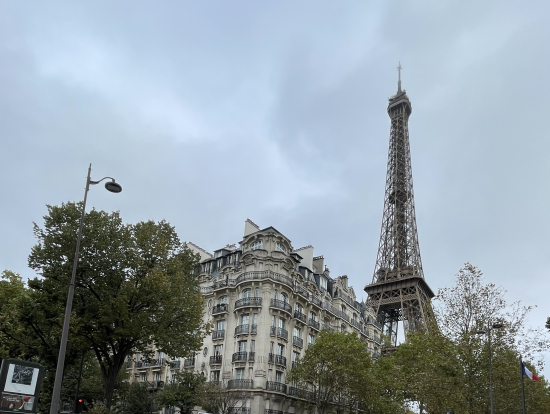 集合場所のPlace de Sydney交差点。看板あります。