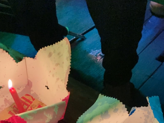 ボートから燈籠流し