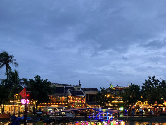 灯り始めたホイアン