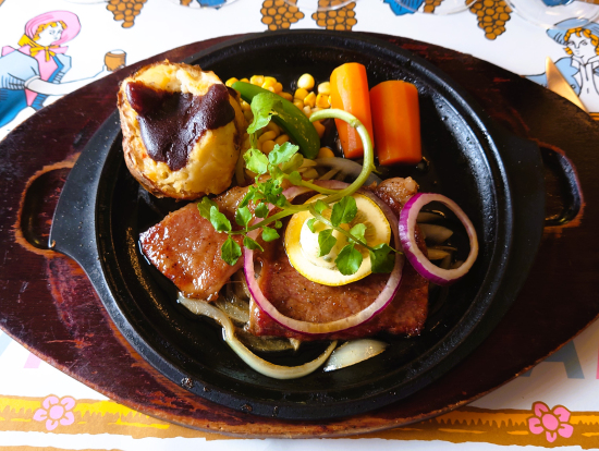 ビフテキ！じゃがいもは一度くり抜いて詰めたマッシュ