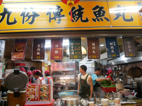 台湾名物が並ぶ商店街