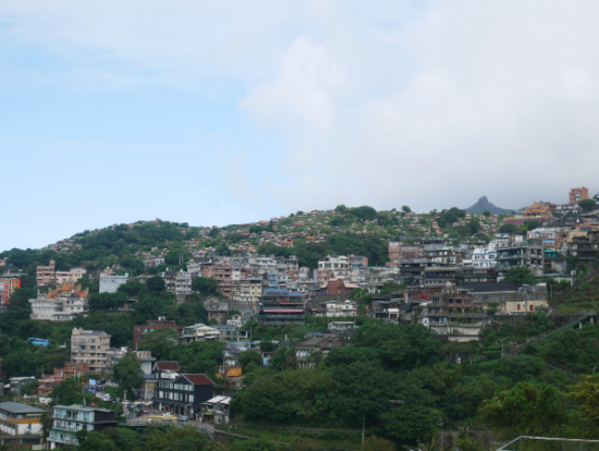 山に張り付く九份の家々