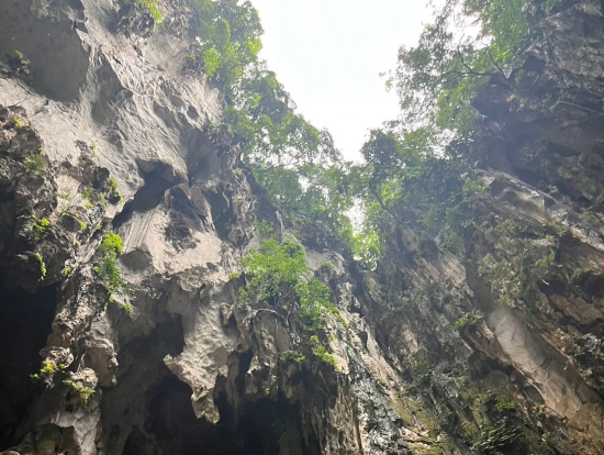 バトゥ洞窟 階段を登りきりました〜。