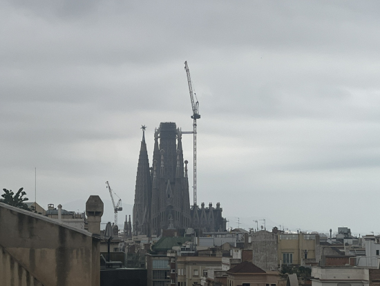 カサミラからみたサグラダファミリア