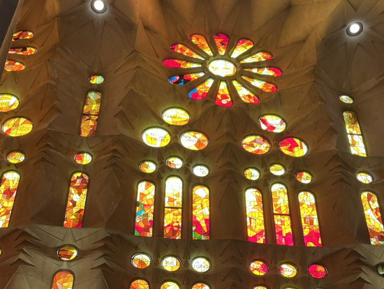 荘厳なステンドグラス