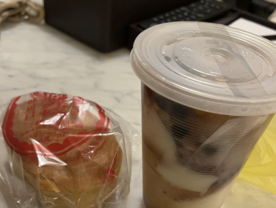 旗津でガイドさんに聞いた台湾カステラとかき氷屋さんで豆花も食べたくてテイクアウト。美味でした!