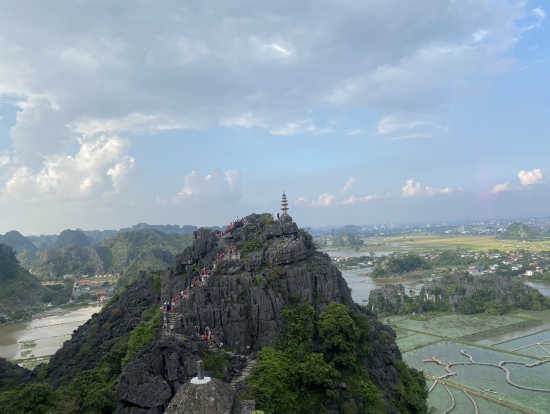 石段を登ると素敵な景色が広がっています