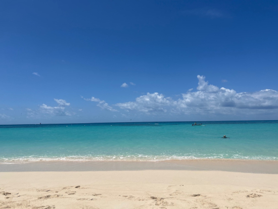 ミコマス・ケイから見た海です。