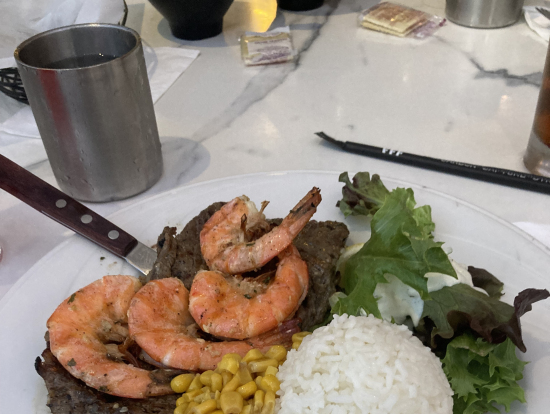 エビの下にあるのがお肉です